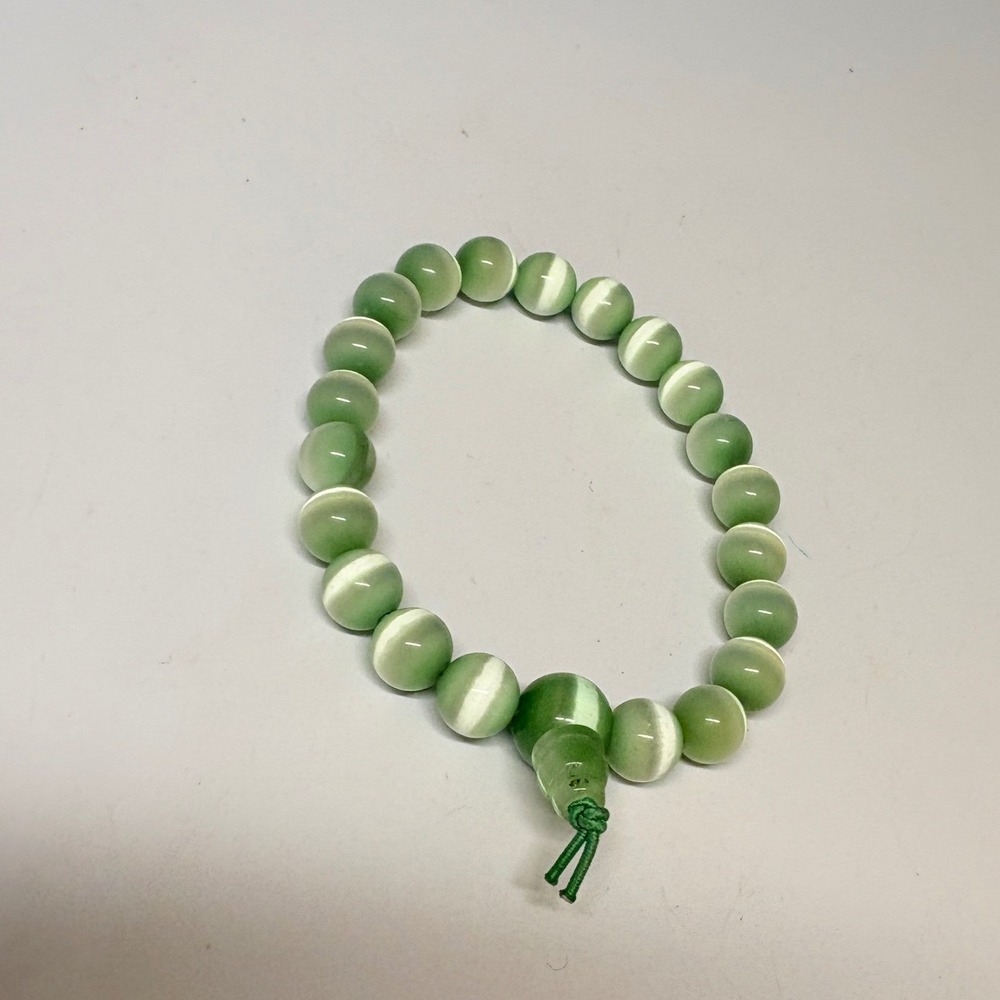 Green Cats Eye Beaded Stretch Bracelet Chatoyant Glass Round Beads